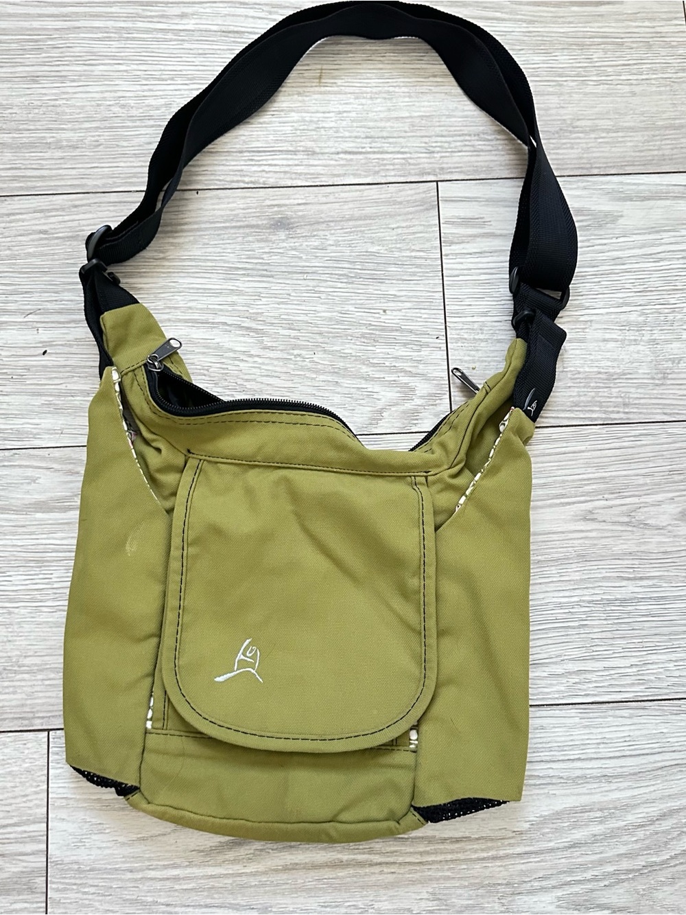 OVERLAND EQUIPMENT Green Canvas
Crossbody Logo Travel Hiking Shoulder
Bag Purse